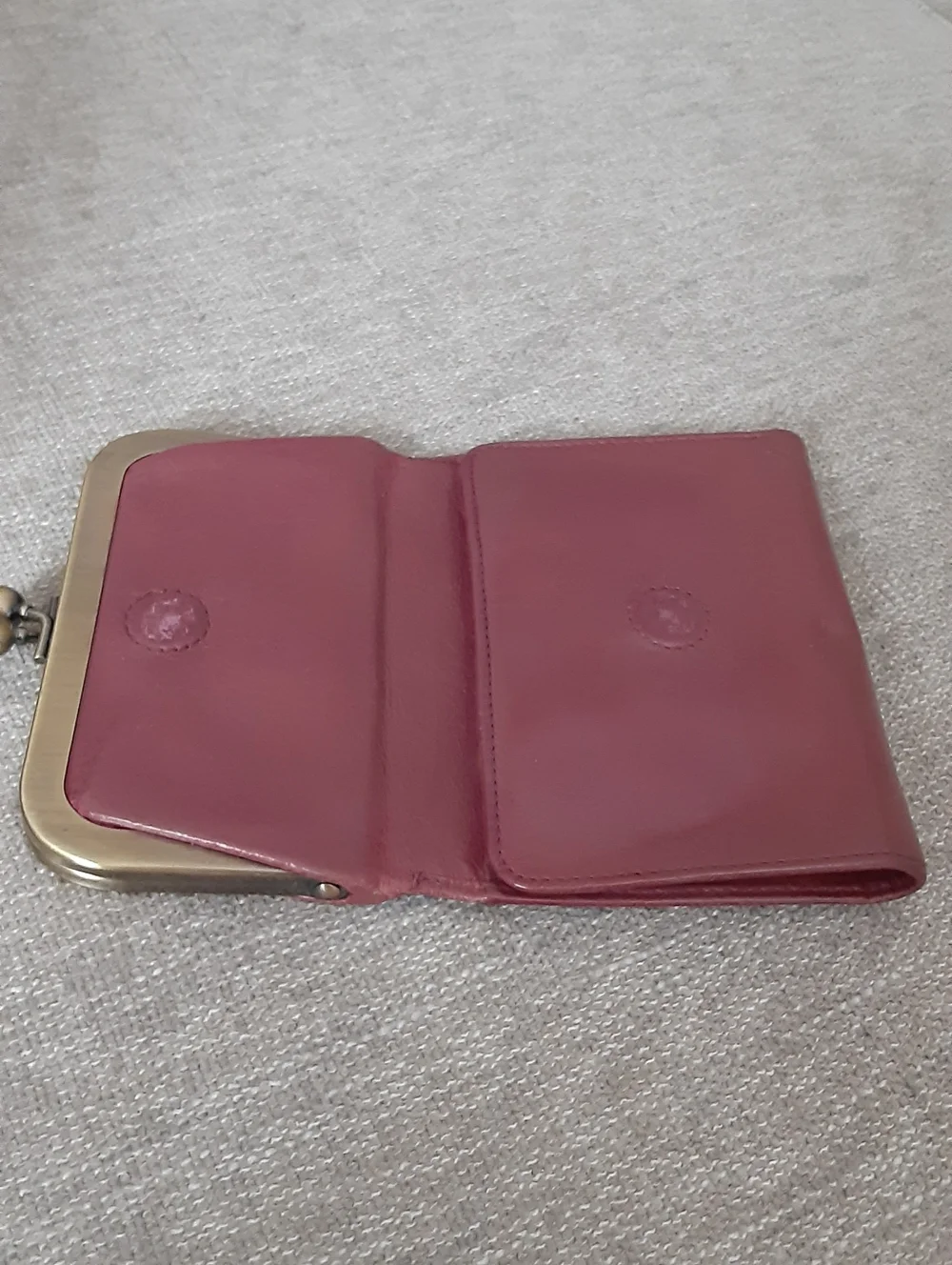 HOBO INTERNATIONAL BURGUNDY LEATHER SMALL WALLET